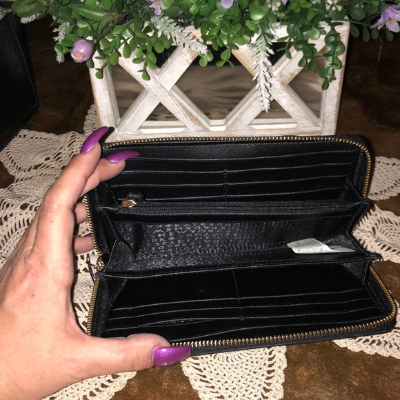 Kate spade ♠️ zip around wallet - Picture 2 of 3